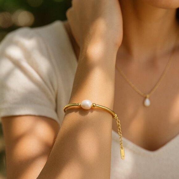 Bangle styled bracelet Gold Bracelet with Pearl - Picture 2 of 2